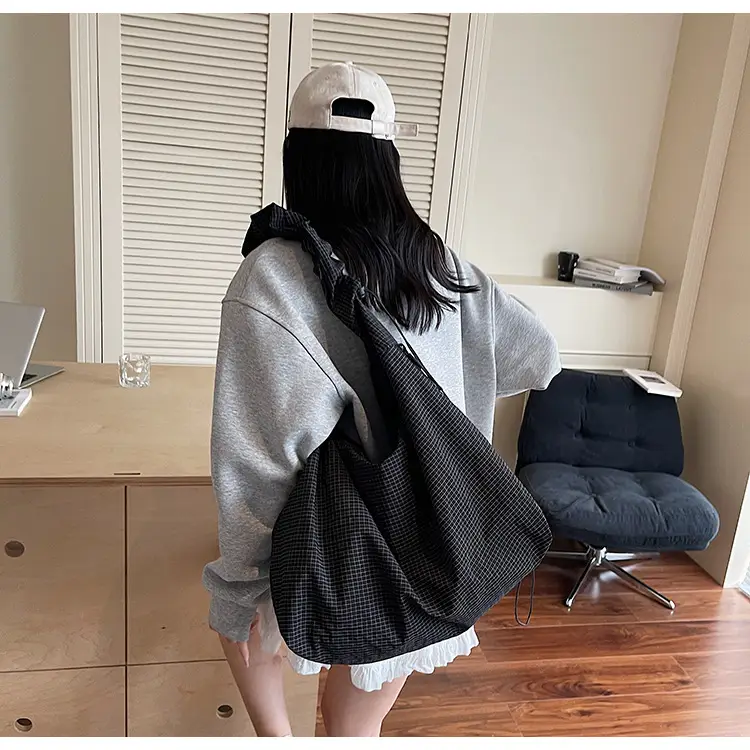 New Style Armpit Bag for Students 2025 Pleated Fabric — feature 24