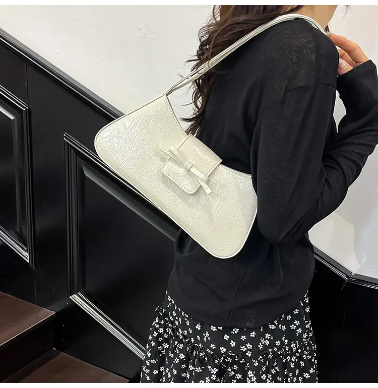 Beige Leather Shoulder Bag for Women 2025 — feature 17