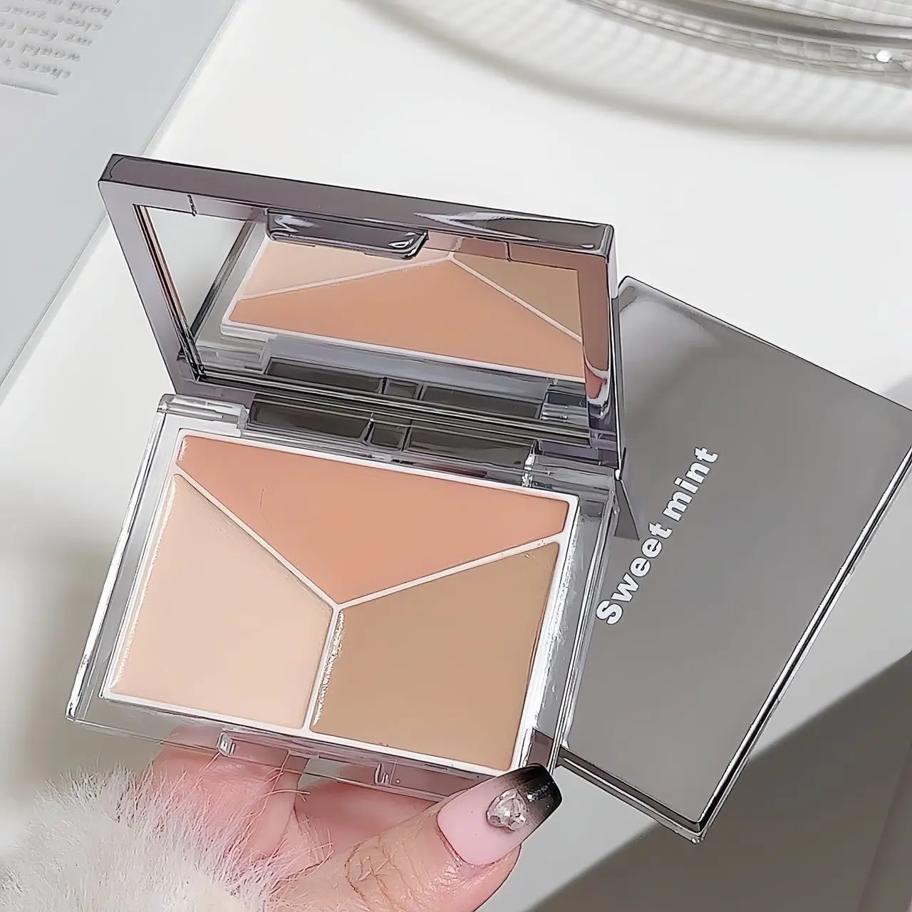 Sweet Mint 3-Color Concealer Palette for Dark Circle & Folds — feature 13