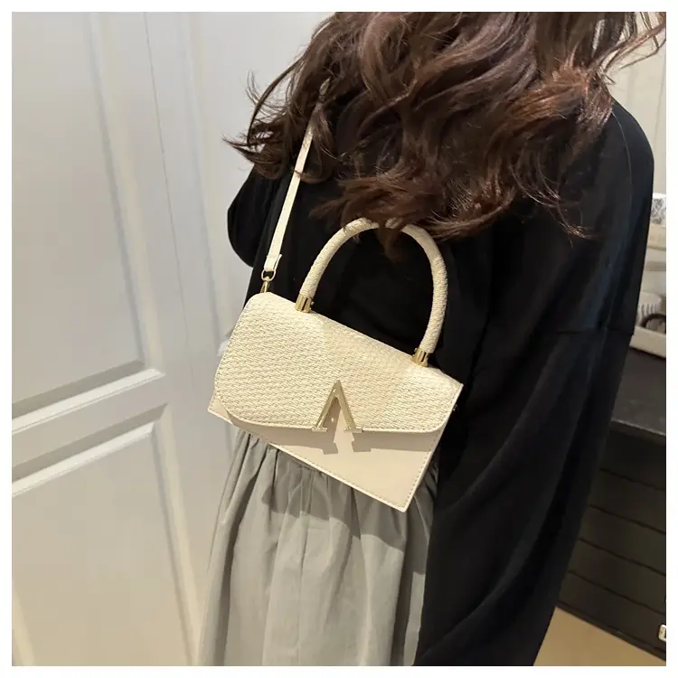 2025 New Shiny V-Clutch Women's Evening Bag — feature 10