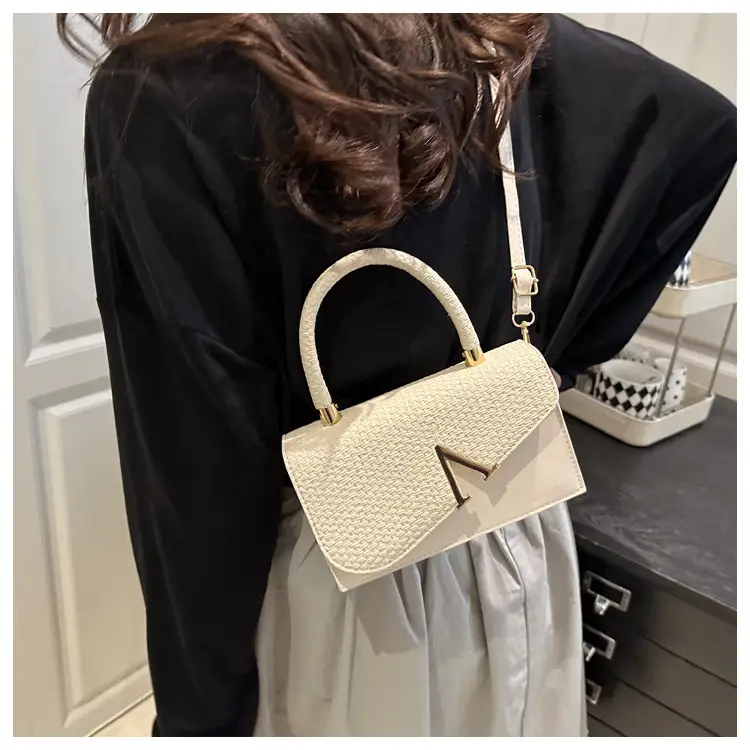 2025 New Shiny V-Clutch Women's Evening Bag — feature 11