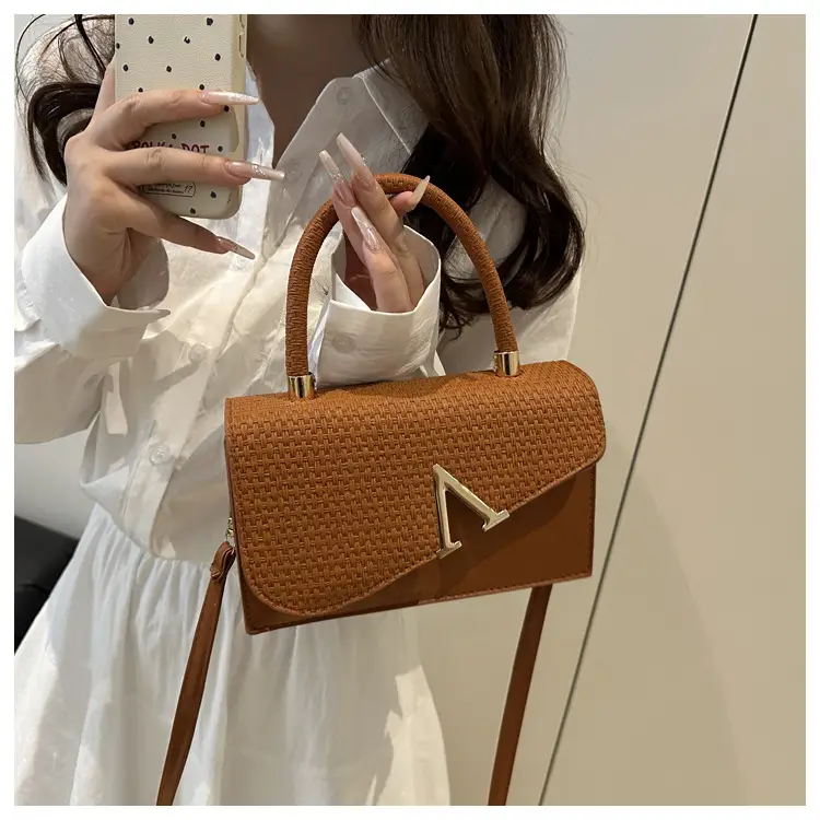 2025 New Shiny V-Clutch Women's Evening Bag — feature 12