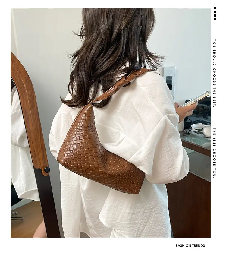 Women's Red Embossed Shoulder Bag 2025 — feature 2