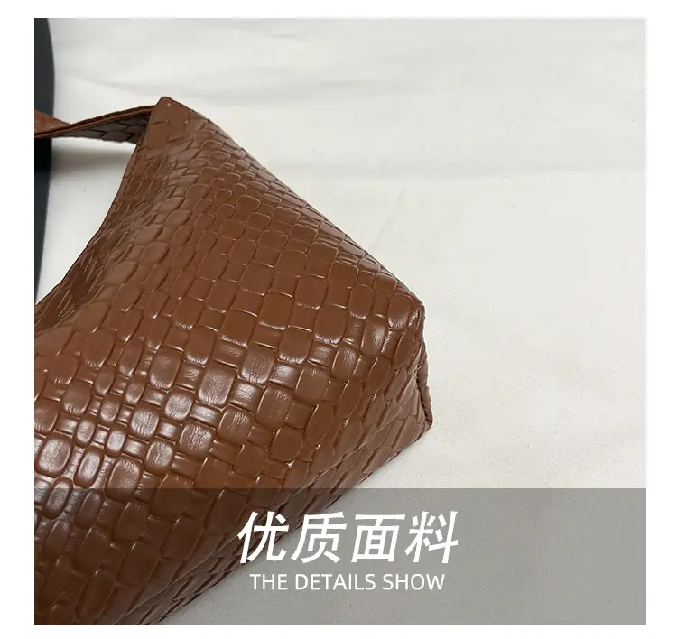 Women's Red Embossed Shoulder Bag 2025 — feature 7