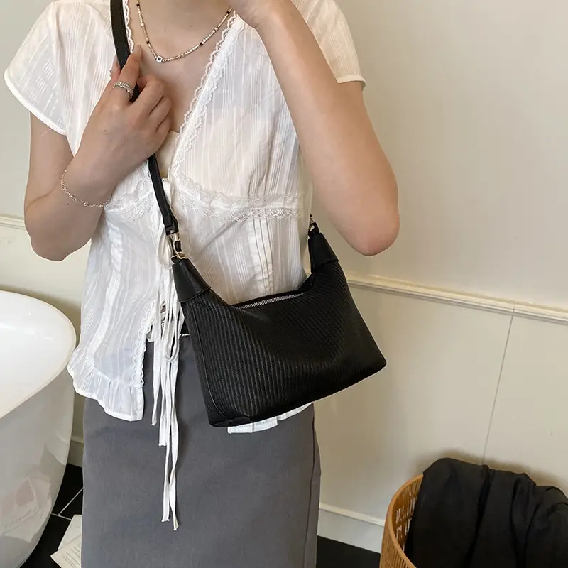 Women Pleated White Handbag with Retro Armpit Design