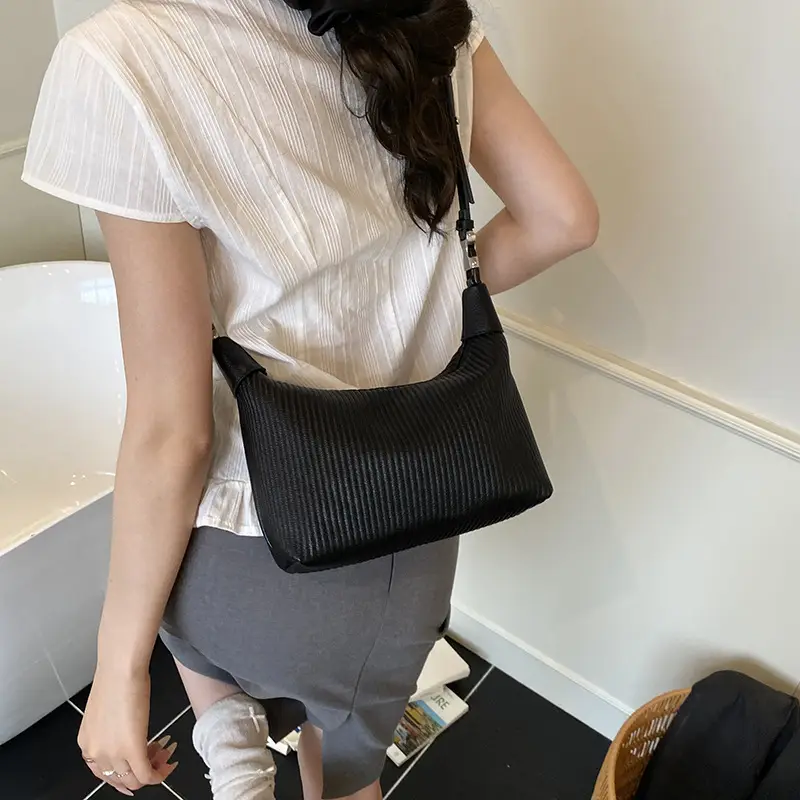Women Pleated White Handbag with Retro Armpit Design