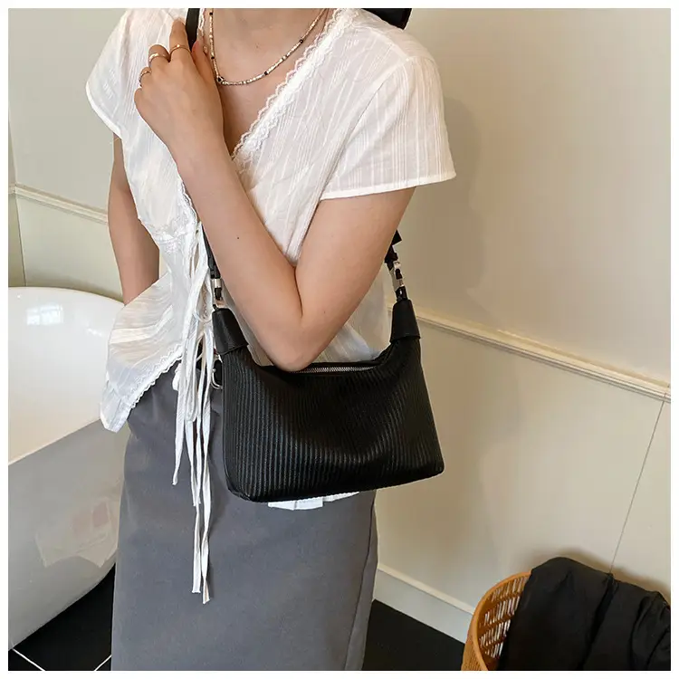 Women Pleated White Handbag with Retro Armpit Design — feature 11