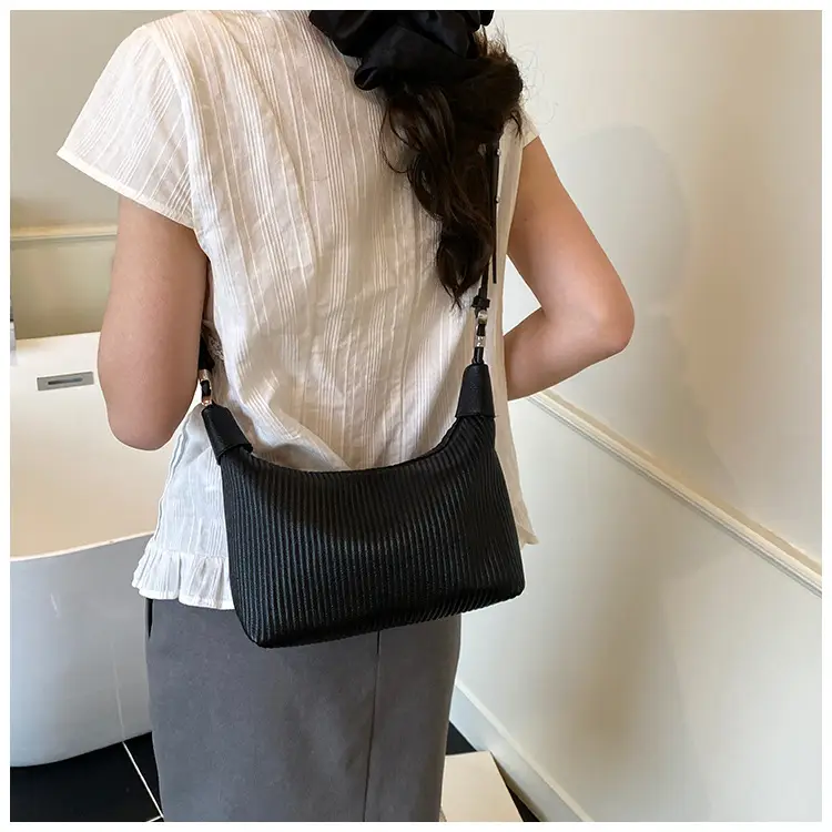 Women Pleated White Handbag with Retro Armpit Design — feature 14