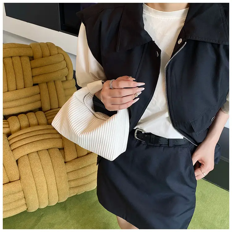Women Pleated White Handbag with Retro Armpit Design — feature 15