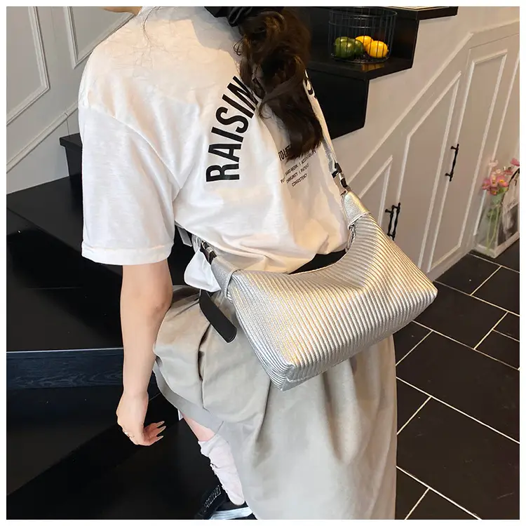 Women Pleated White Handbag with Retro Armpit Design — feature 19