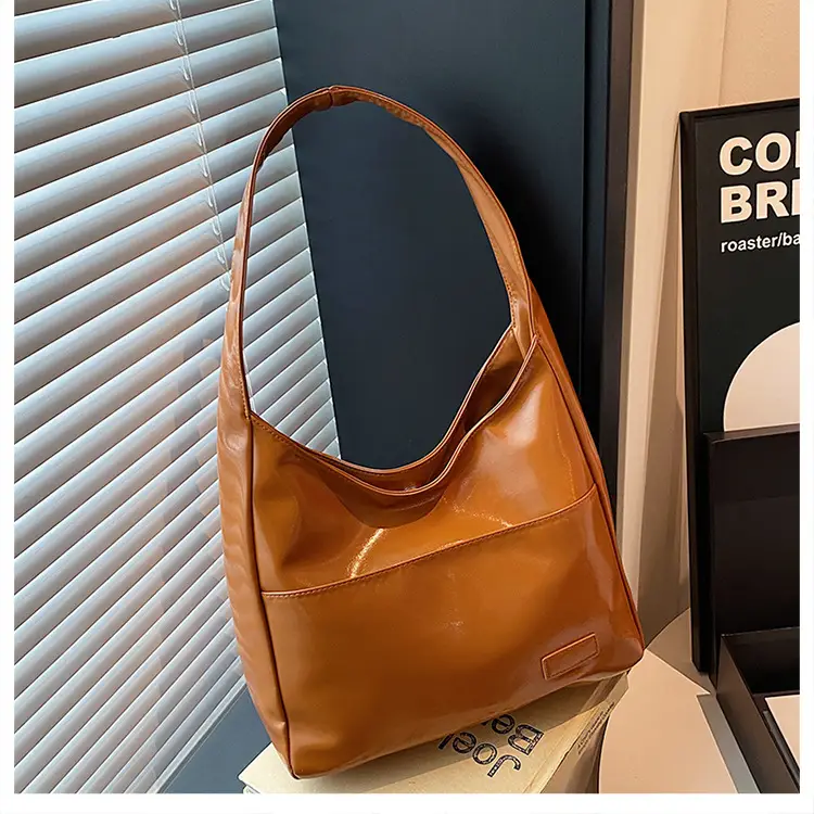Classic Black Crossbody Bag for Women — feature 37