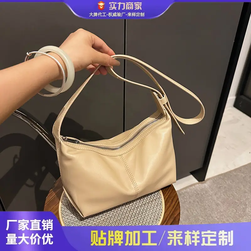 Women Large Capacity Shoulder Bag Niche Design 2025 - Image 5