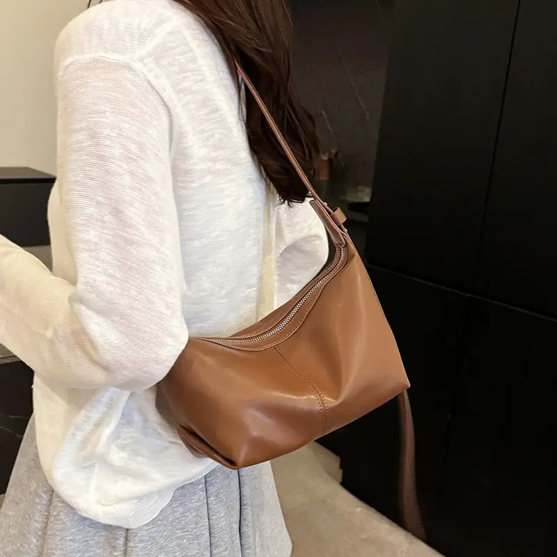 Women Large Capacity Shoulder Bag Niche Design 2025 - Image 6