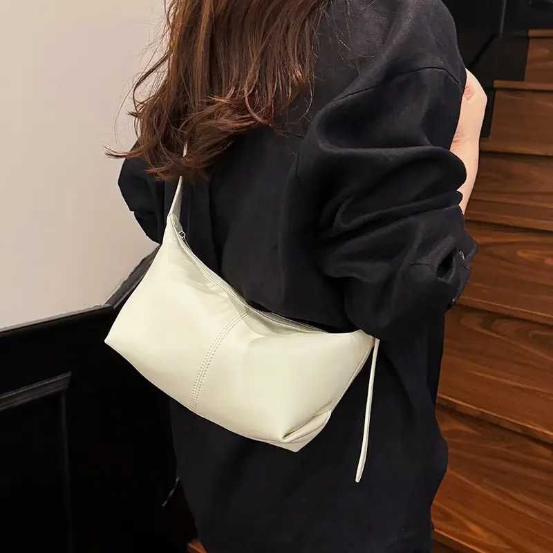 Women Large Capacity Shoulder Bag Niche Design 2025 - Image 8