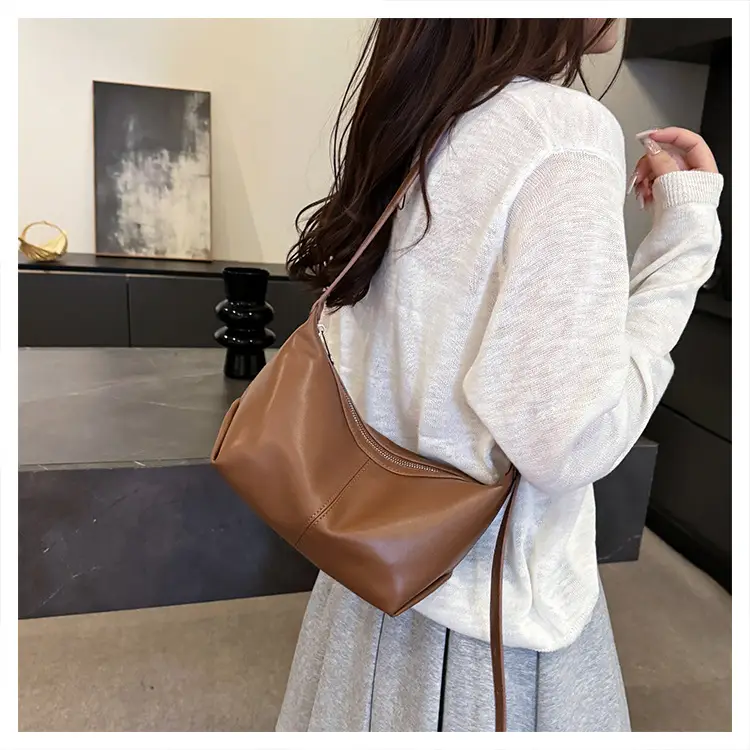 Women Large Capacity Shoulder Bag Niche Design 2025 — feature 12