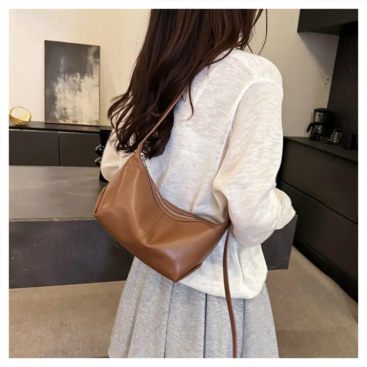 Women Large Capacity Shoulder Bag Niche Design 2025 — feature 13