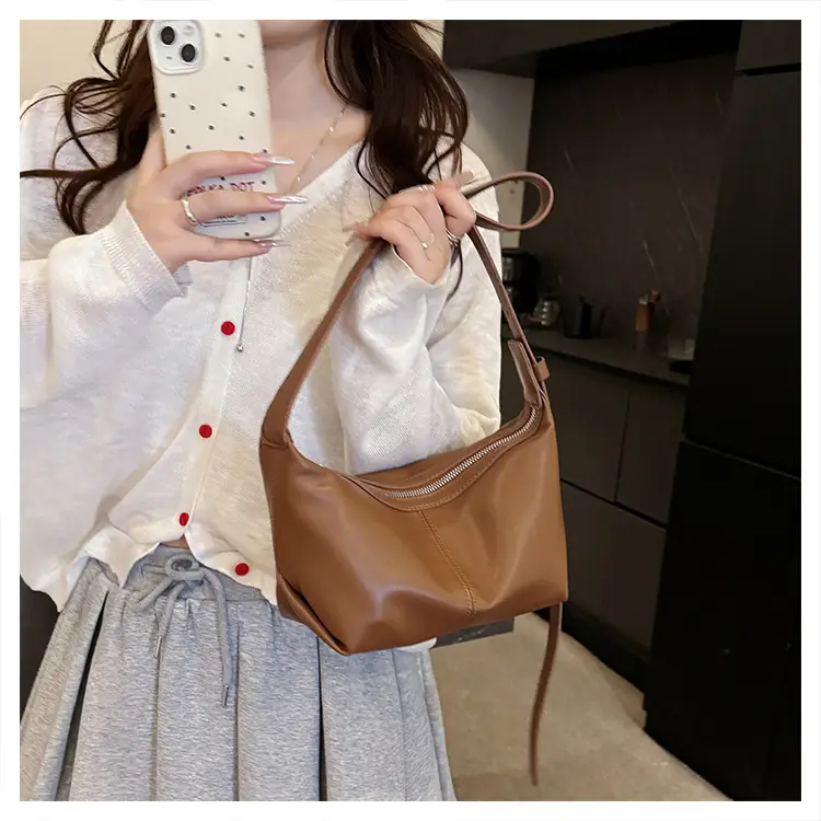Women Large Capacity Shoulder Bag Niche Design 2025 — feature 14