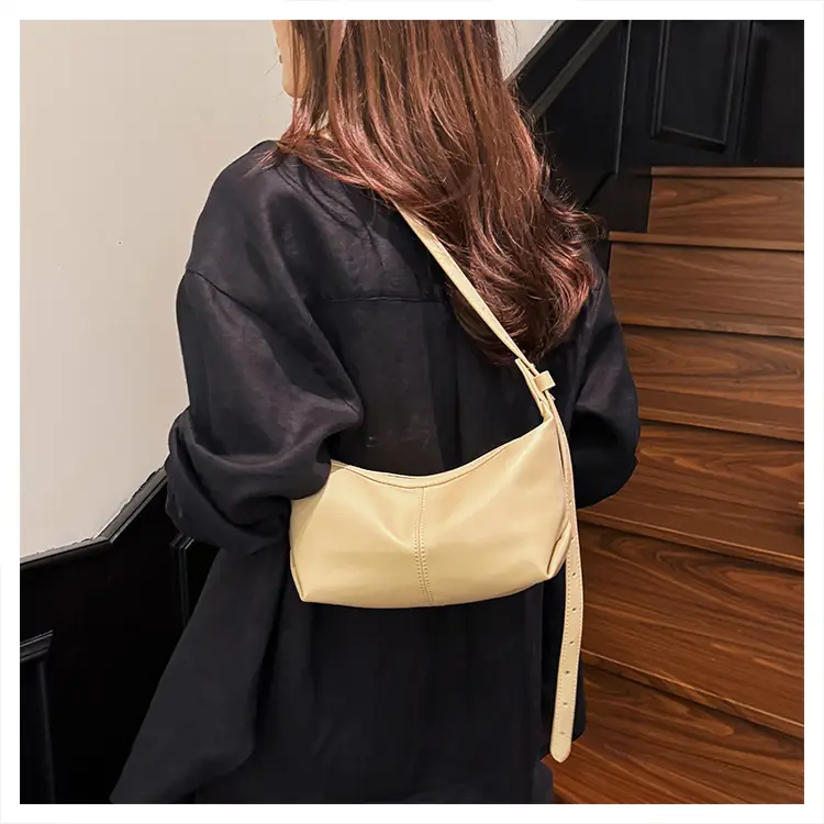 Women Large Capacity Shoulder Bag Niche Design 2025 — feature 17