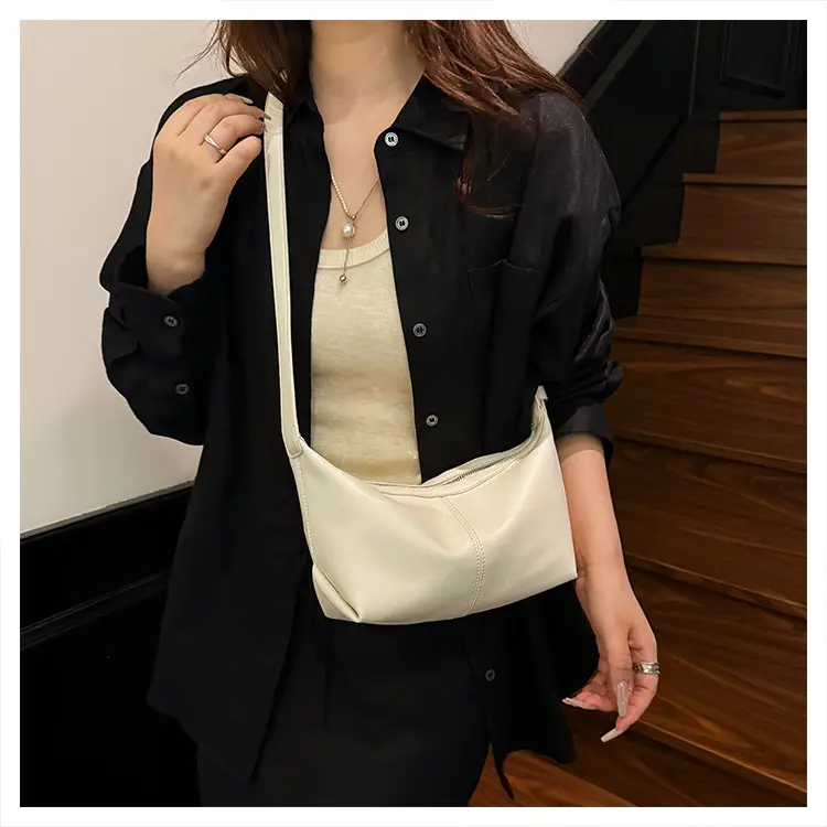 Women Large Capacity Shoulder Bag Niche Design 2025 — feature 20