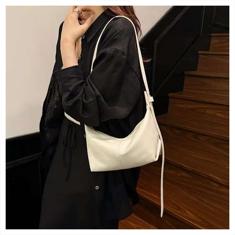 Women Large Capacity Shoulder Bag Niche Design 2025 — feature 22