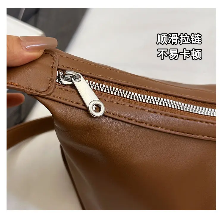 Women Large Capacity Shoulder Bag Niche Design 2025 — feature 9