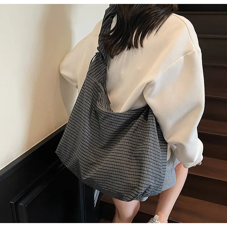 White Textured Crossbody Bag for Women 2025 — feature 14