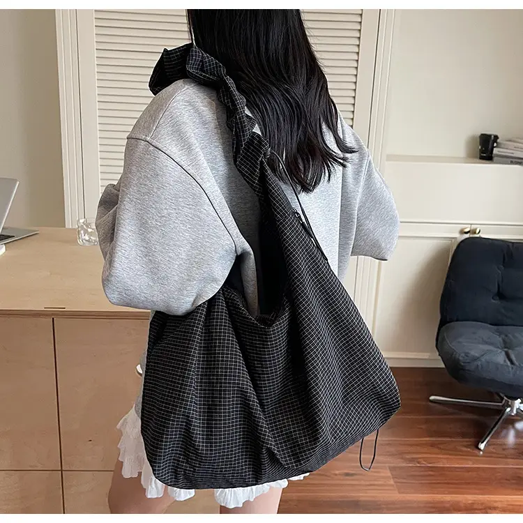 White Textured Crossbody Bag for Women 2025 — feature 33