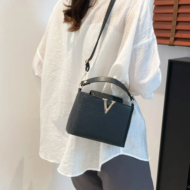 Red Crossbody Bag for Women Summer High-End Pebbled Commuter Bag - Image 8