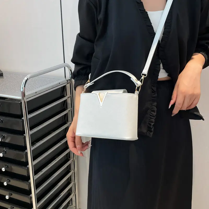 Red Crossbody Bag for Women Summer High-End Pebbled Commuter Bag - Image 9