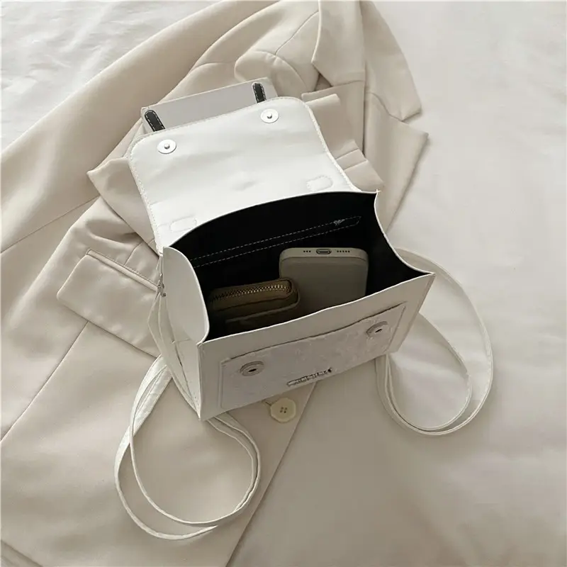 Light Luxury Korean Style Butterfly Lock Shoulder Bag for Women - Image 4
