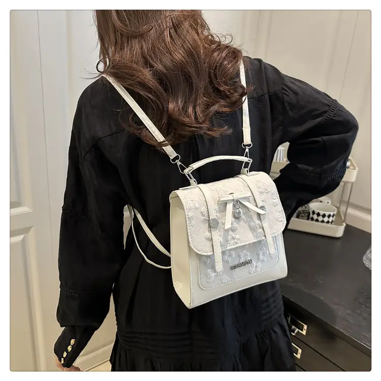 Light Luxury Korean Style Butterfly Lock Shoulder Bag for Women — feature 18