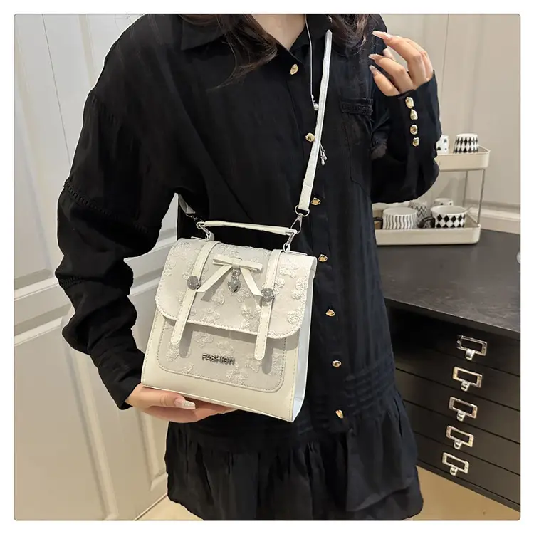 Light Luxury Korean Style Butterfly Lock Shoulder Bag for Women — feature 21