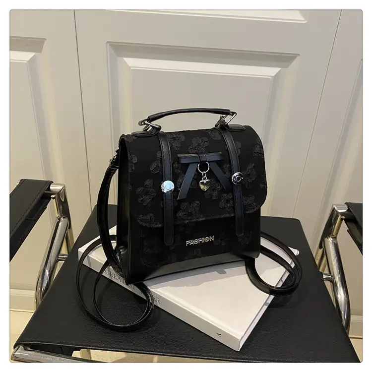 Light Luxury Korean Style Butterfly Lock Shoulder Bag for Women — feature 34