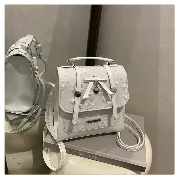 Light Luxury Korean Style Butterfly Lock Shoulder Bag for Women — feature 42