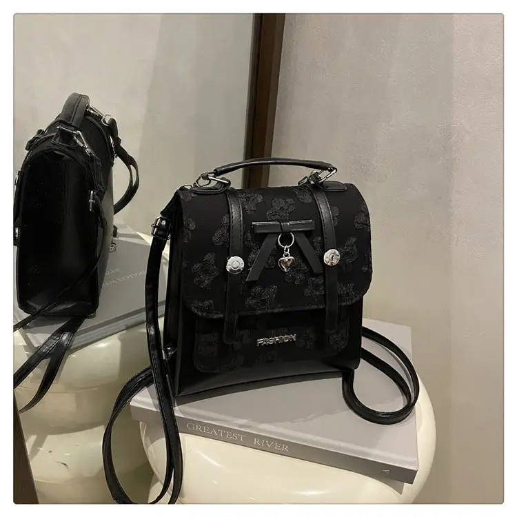 Light Luxury Korean Style Butterfly Lock Shoulder Bag for Women — feature 44
