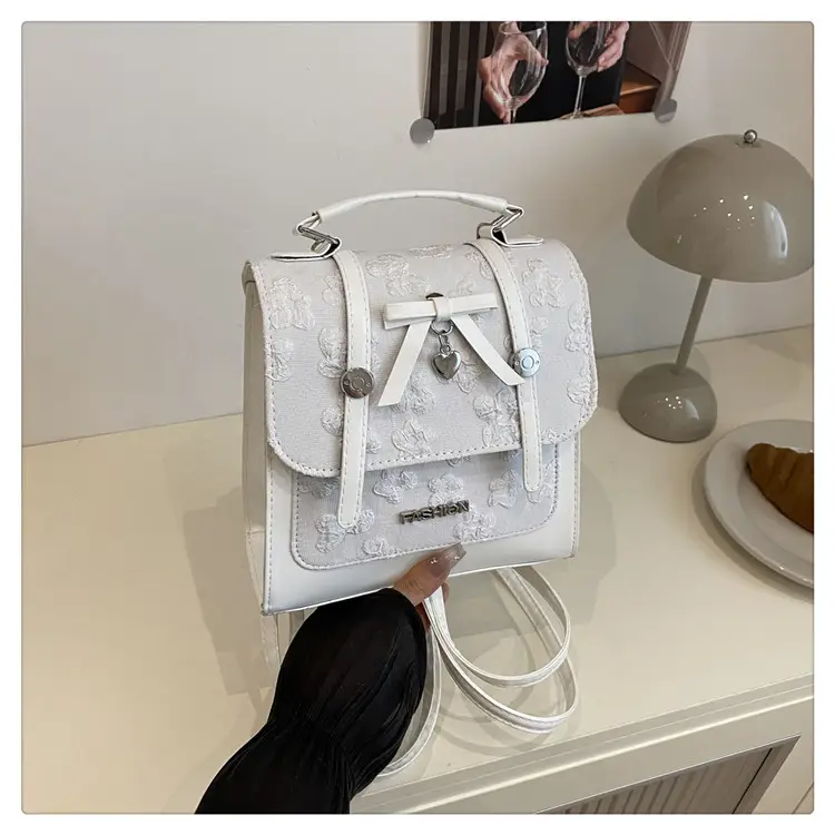 Light Luxury Korean Style Butterfly Lock Shoulder Bag for Women — feature 47