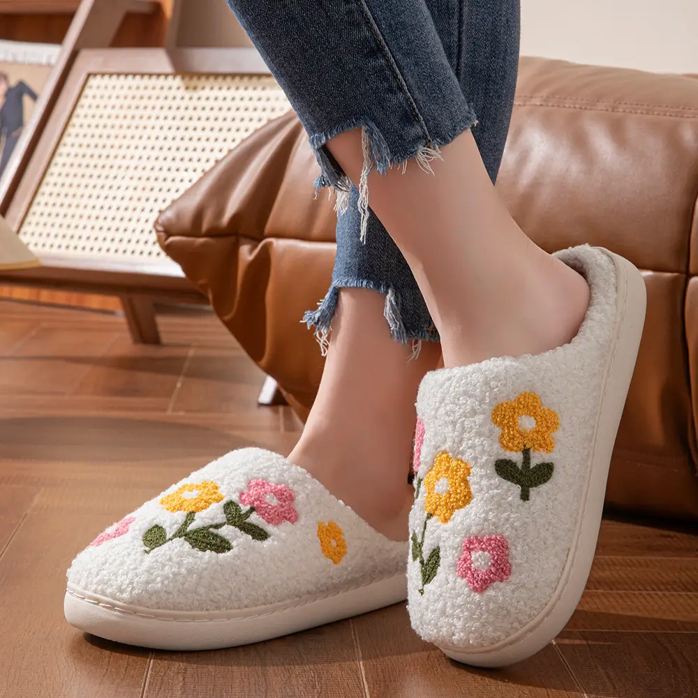 Cross-Border Embroidered Cotton Slippers for Women with Floral Designs, Autumn and Winter Fleece-Lined Warm Slippers for Couples, Dormitory Plush Slippers for Men, Wholesale