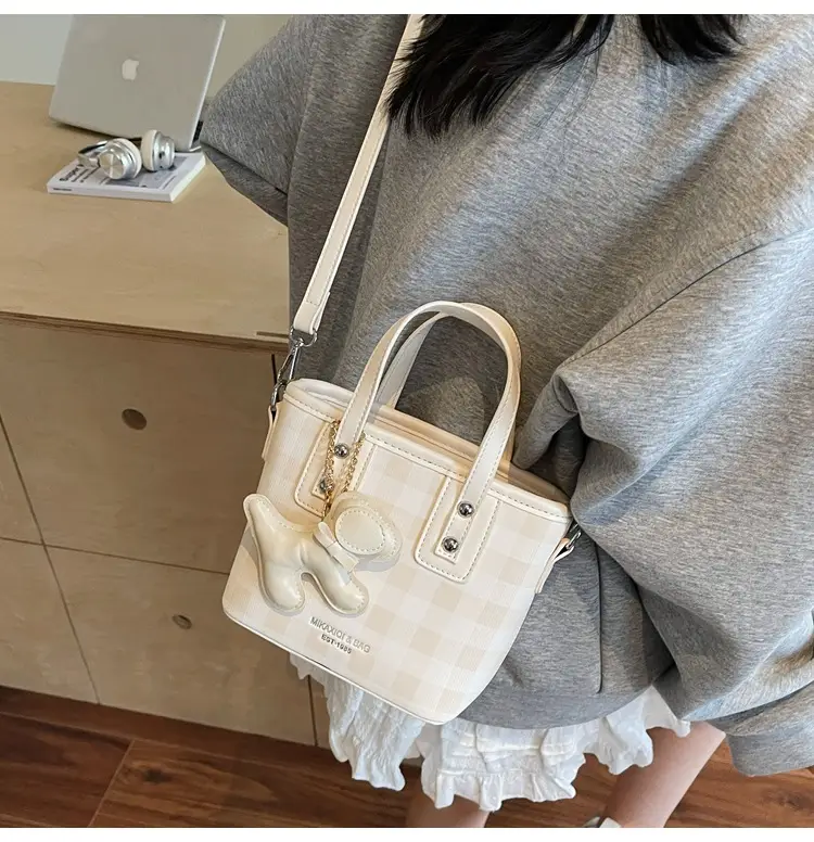 Women's Beige Checkered Diamond Shoulder Bag 2025 — feature 21