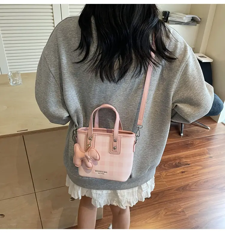 Women's Beige Checkered Diamond Shoulder Bag 2025 — feature 22