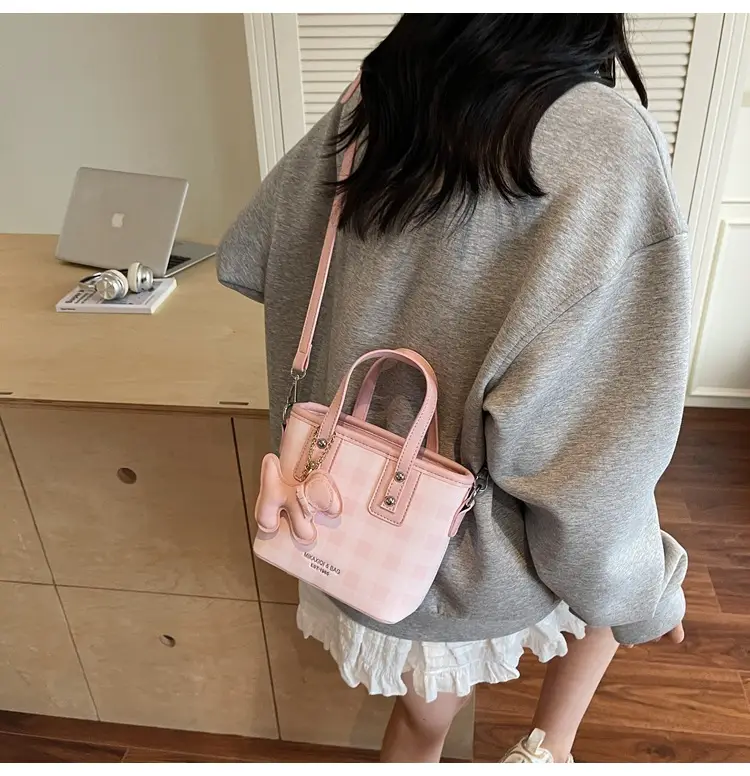 Women's Beige Checkered Diamond Shoulder Bag 2025 — feature 23