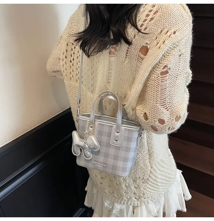 Women's Beige Checkered Diamond Shoulder Bag 2025 — feature 29