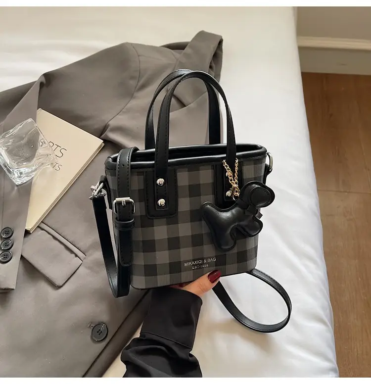 Women's Beige Checkered Diamond Shoulder Bag 2025 — feature 34