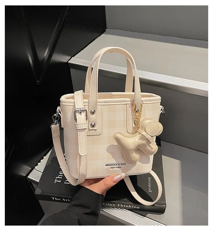 Women's Beige Checkered Diamond Shoulder Bag 2025 — feature 4