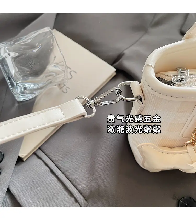 Women's Beige Checkered Diamond Shoulder Bag 2025 — feature 7