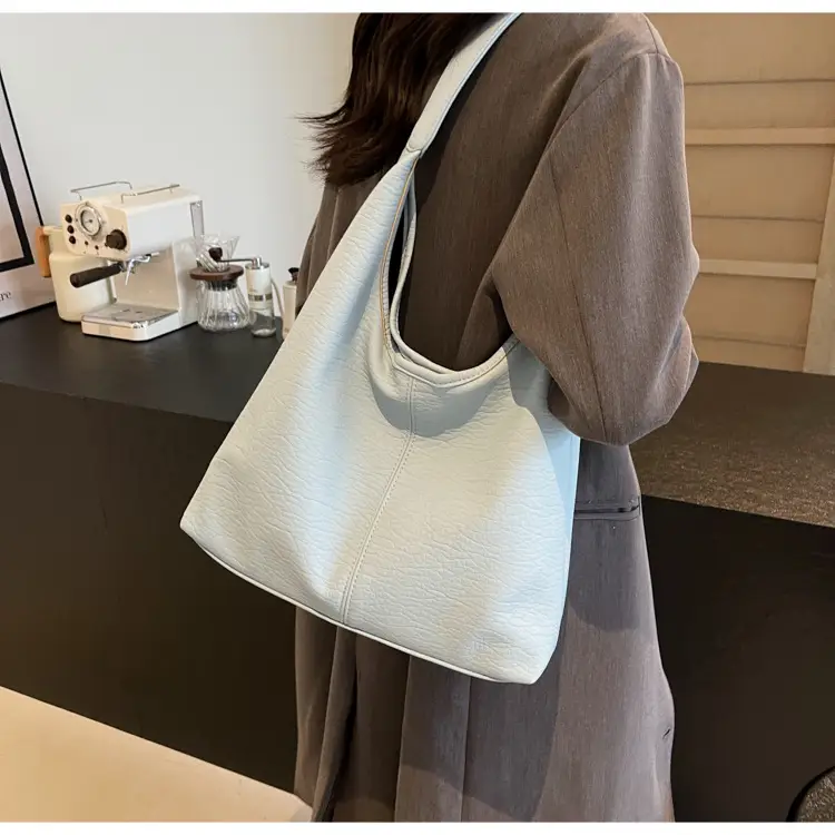 White Large-Capacity Soft-Sided Shoulder Bag — feature 19