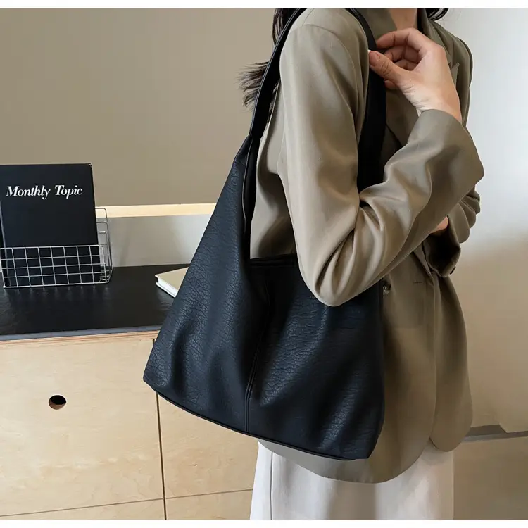White Large-Capacity Soft-Sided Shoulder Bag — feature 21