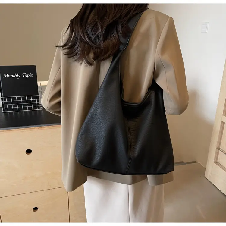 White Large-Capacity Soft-Sided Shoulder Bag — feature 23