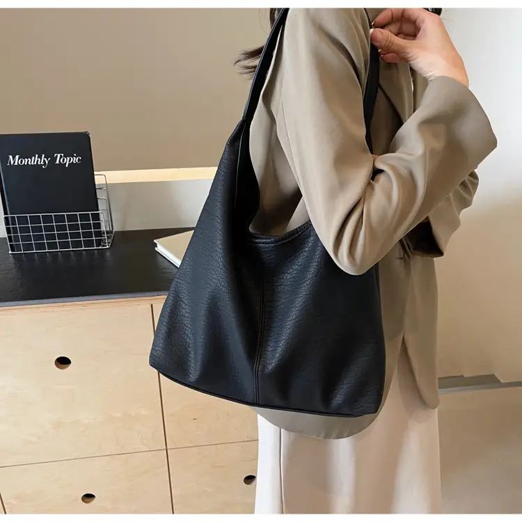 White Large-Capacity Soft-Sided Shoulder Bag — feature 24