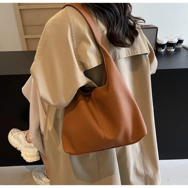 White Large-Capacity Soft-Sided Shoulder Bag — feature 29