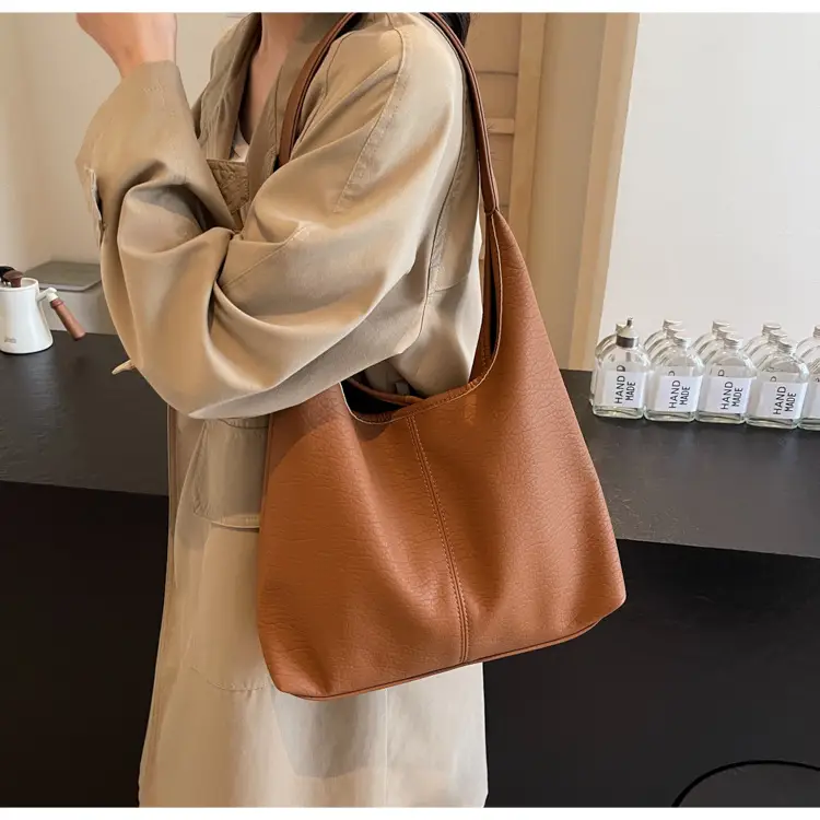 White Large-Capacity Soft-Sided Shoulder Bag — feature 31